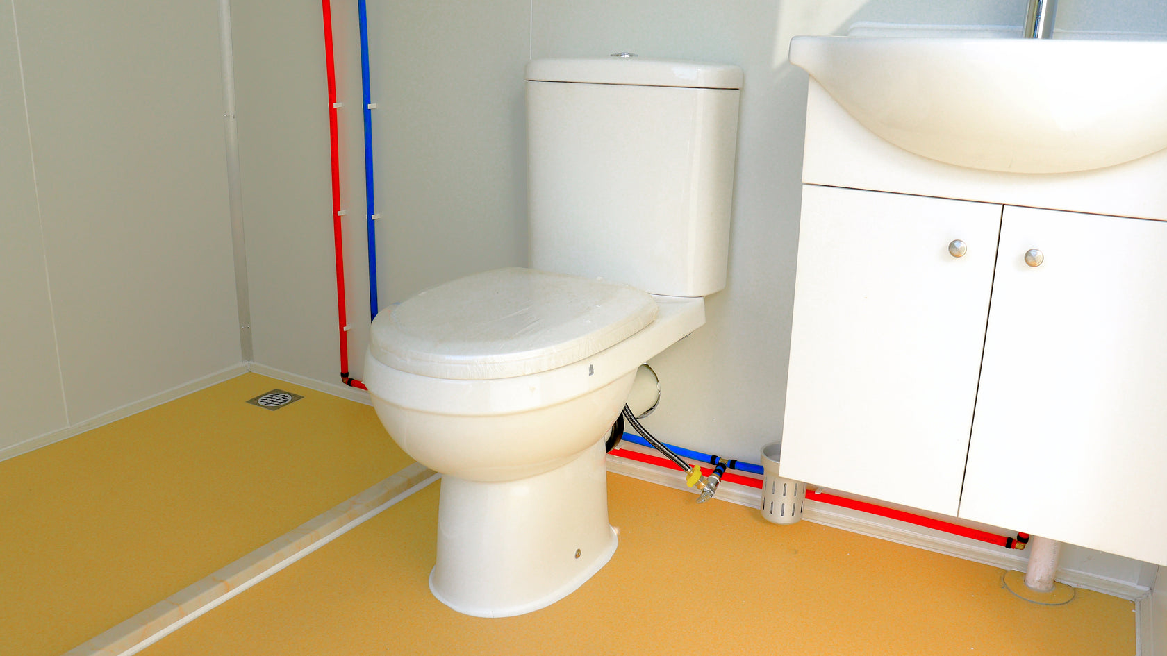 Bastone Portable Restroom with Showers-small
