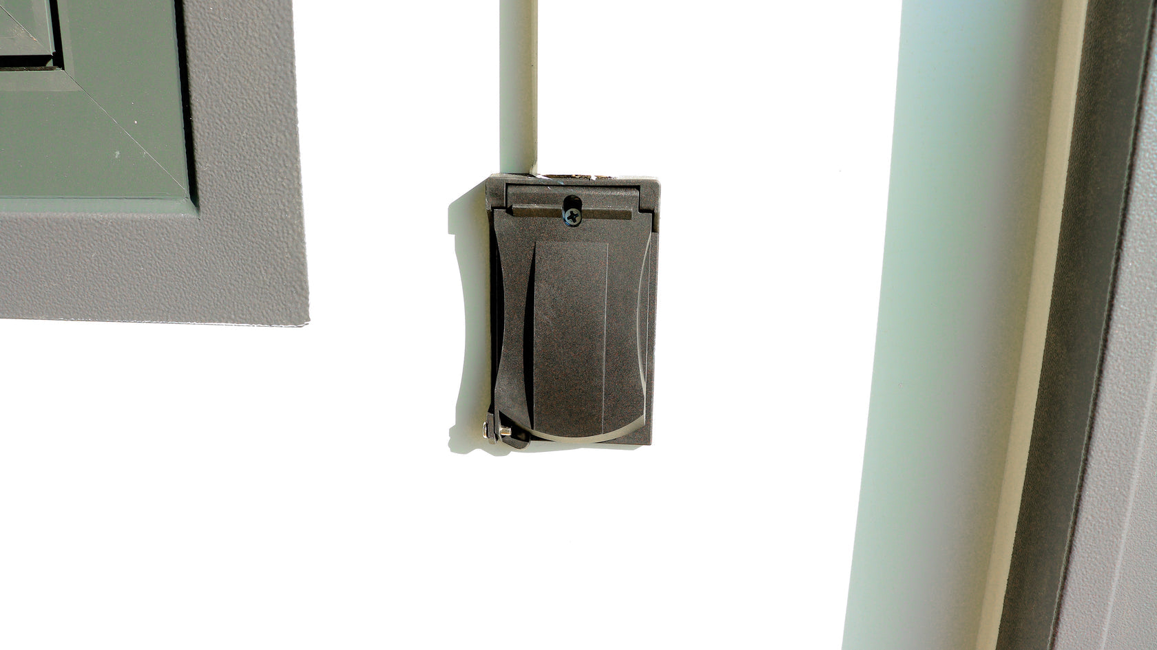 Bastone Portable Restroom with Showers-small